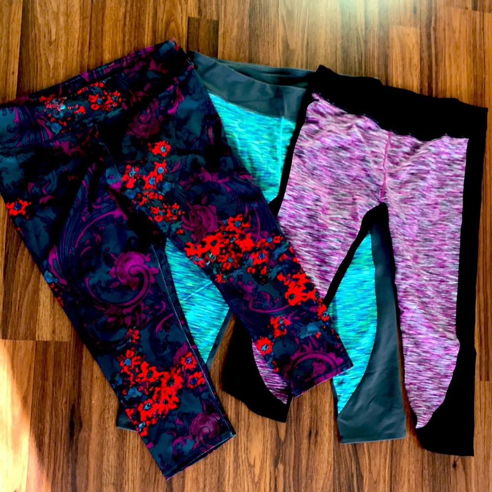 Mid-Rise Printed Capri Fabletics Leggings